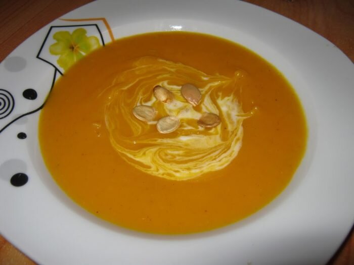 Kremowa zupa dyniowo-pomarańczowa