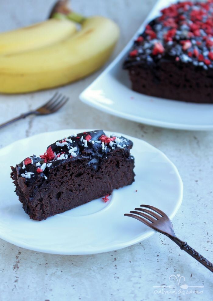 Ciasto czekoladowe (brownie) z czerwonej fasoli i banana
